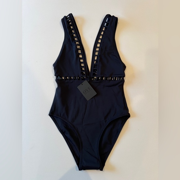 OYE SWIMWEAR One-Piece Swimsuit Lattice Detail - XS - Picture 4 of 8